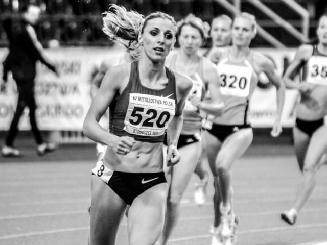 Angelika Cichocka na mistrzostwach Polski na 800 m w 2011 roku (fot. Aleksandra Szmigiel-Wiśniewska& Kuba Stężycki)